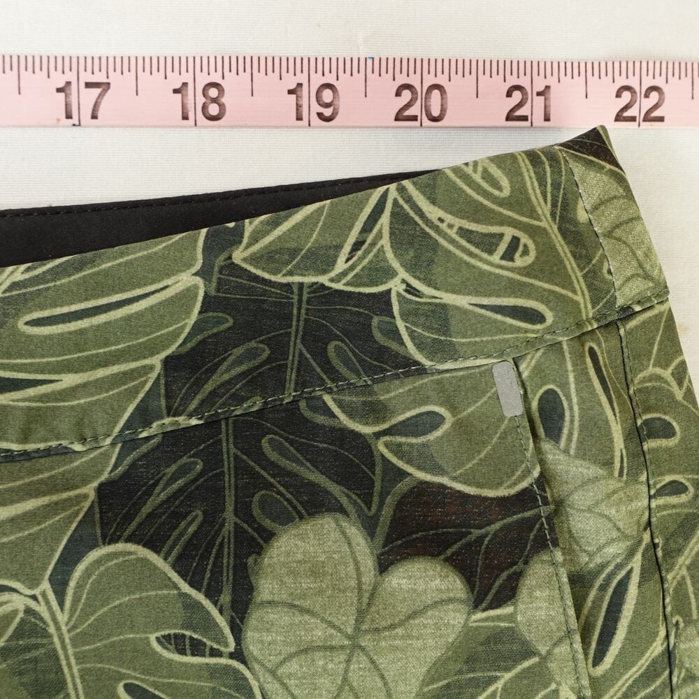 Tommy Bahama Swim Trunks SZ 42 10" Cayman Camo Dunes IslandZone Cargo Athleisure - Picture 10 of 13